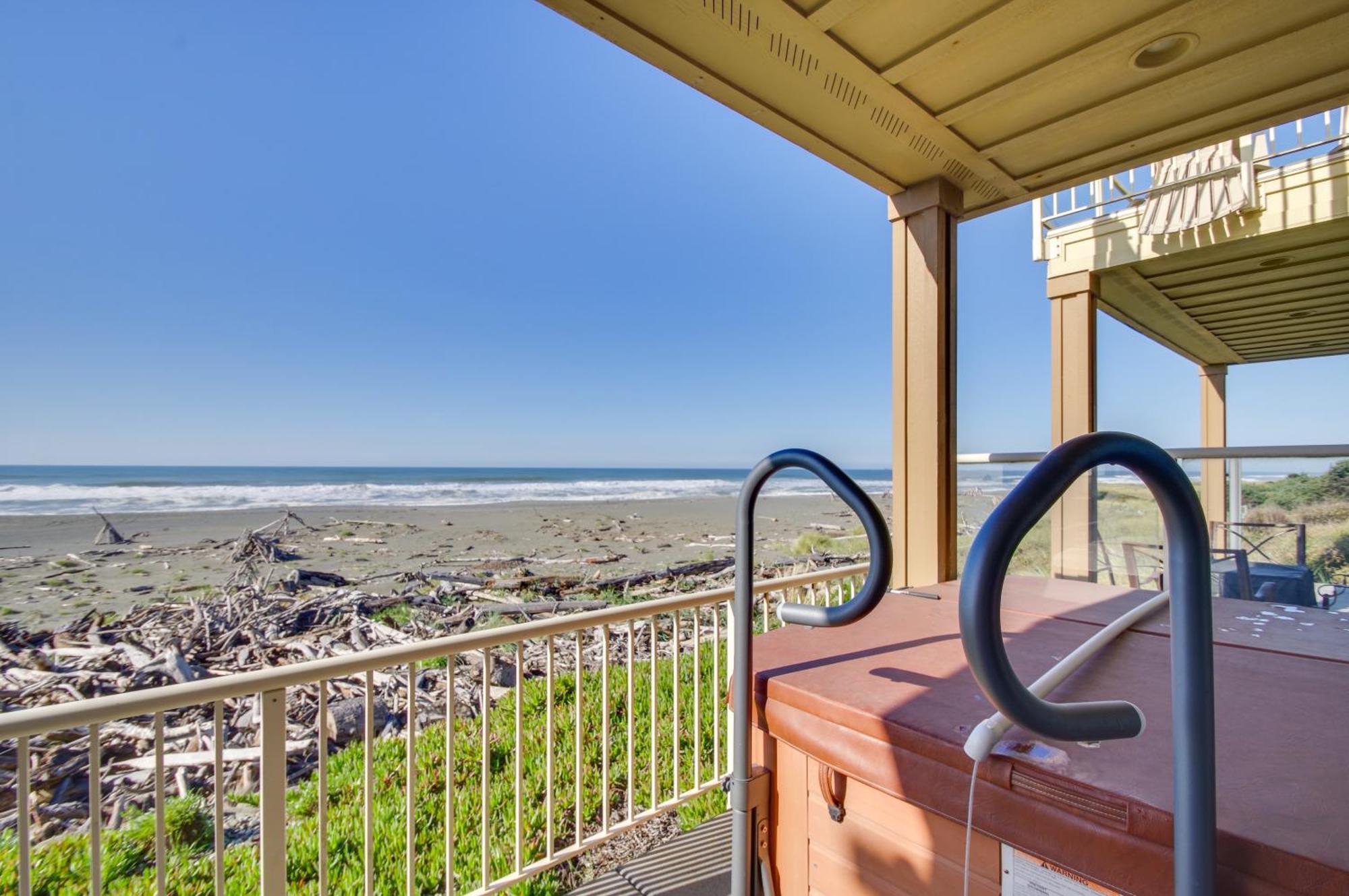 Quiet Waterfront Escape With Hot Tub And Beach Access! Gold Beach Εξωτερικό φωτογραφία