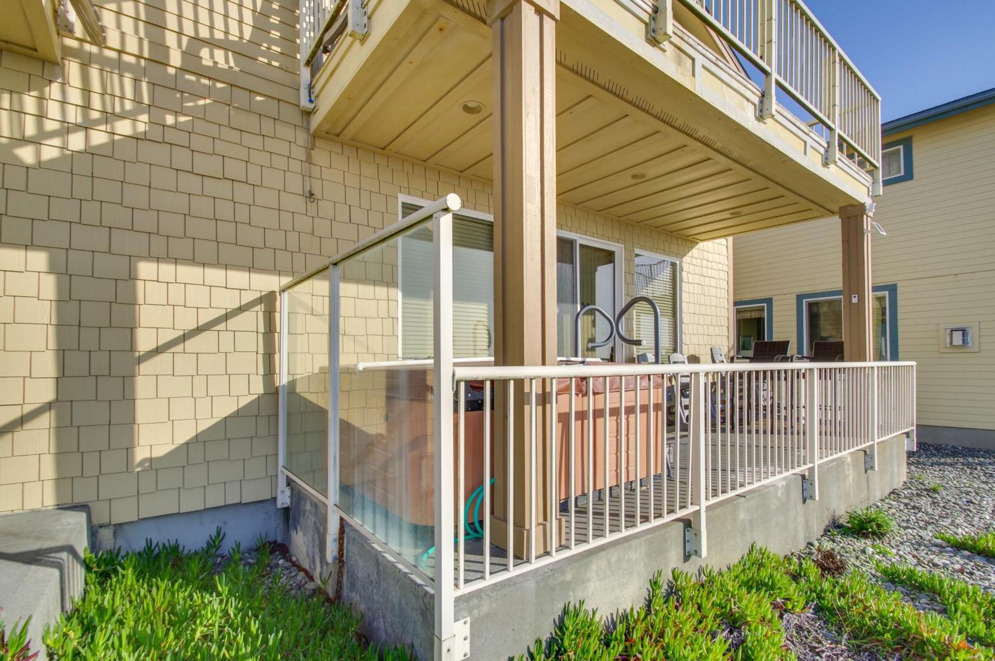 Quiet Waterfront Escape With Hot Tub And Beach Access! Gold Beach Εξωτερικό φωτογραφία