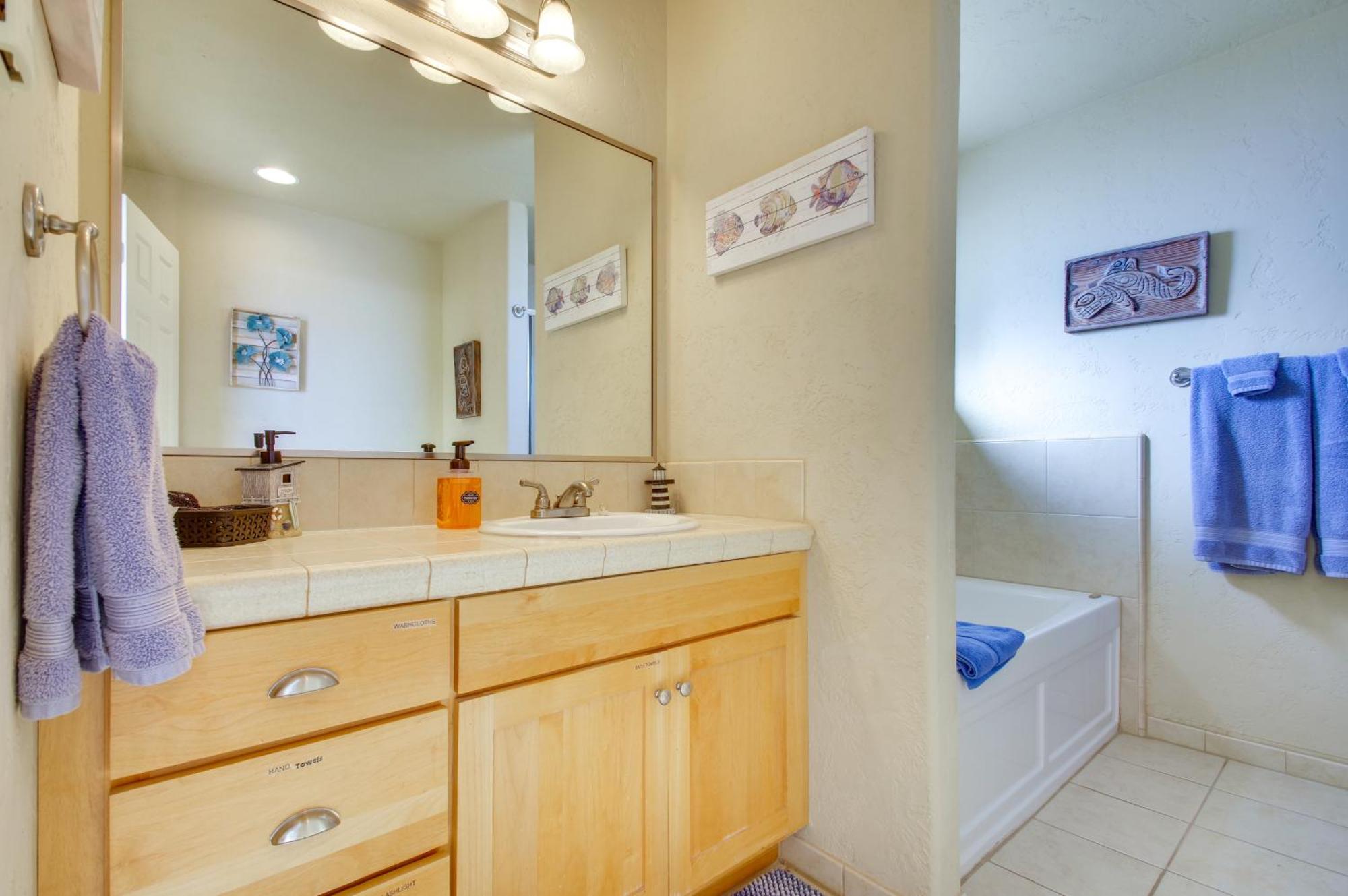 Quiet Waterfront Escape With Hot Tub And Beach Access! Gold Beach Εξωτερικό φωτογραφία