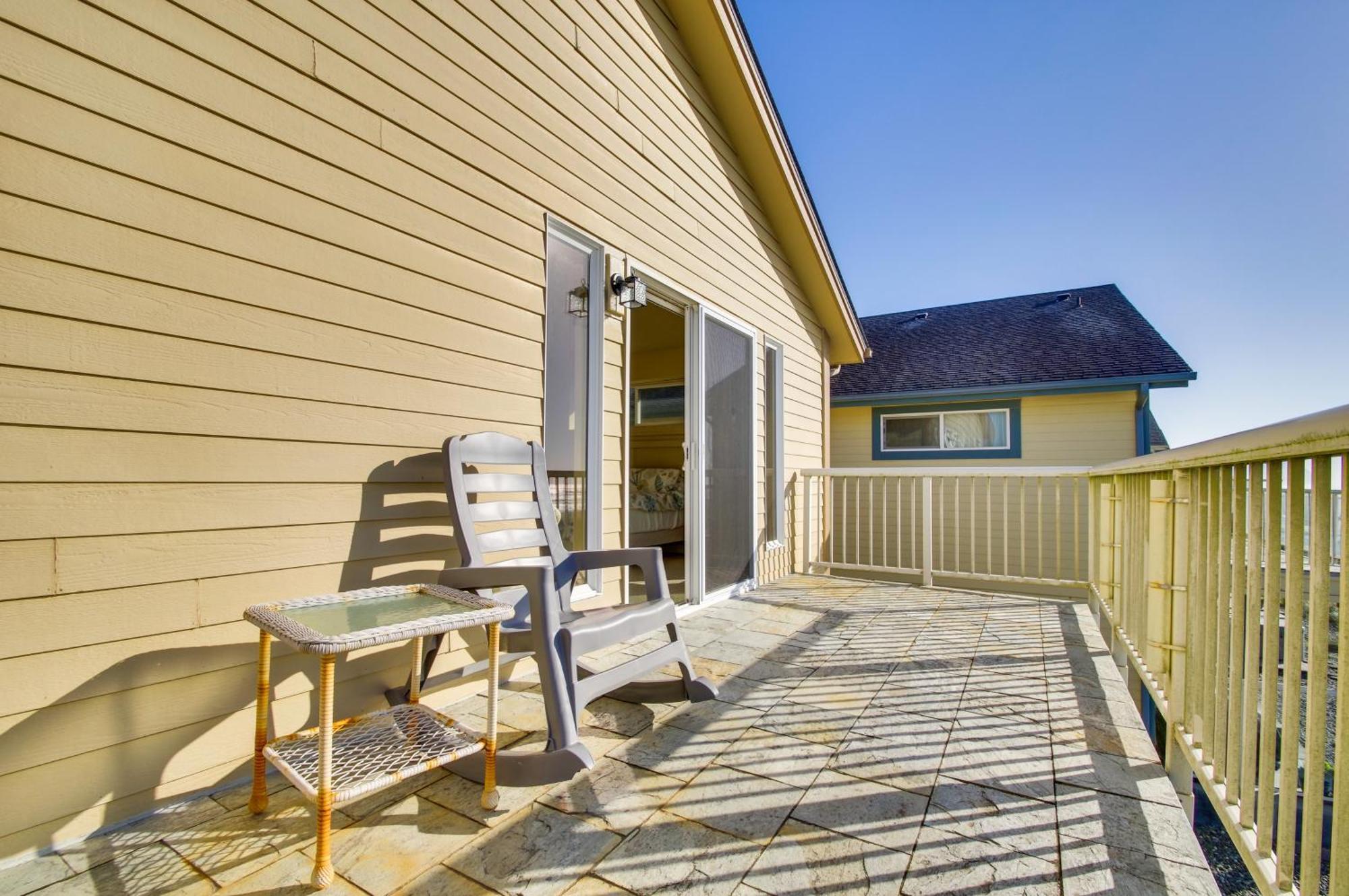 Quiet Waterfront Escape With Hot Tub And Beach Access! Gold Beach Εξωτερικό φωτογραφία