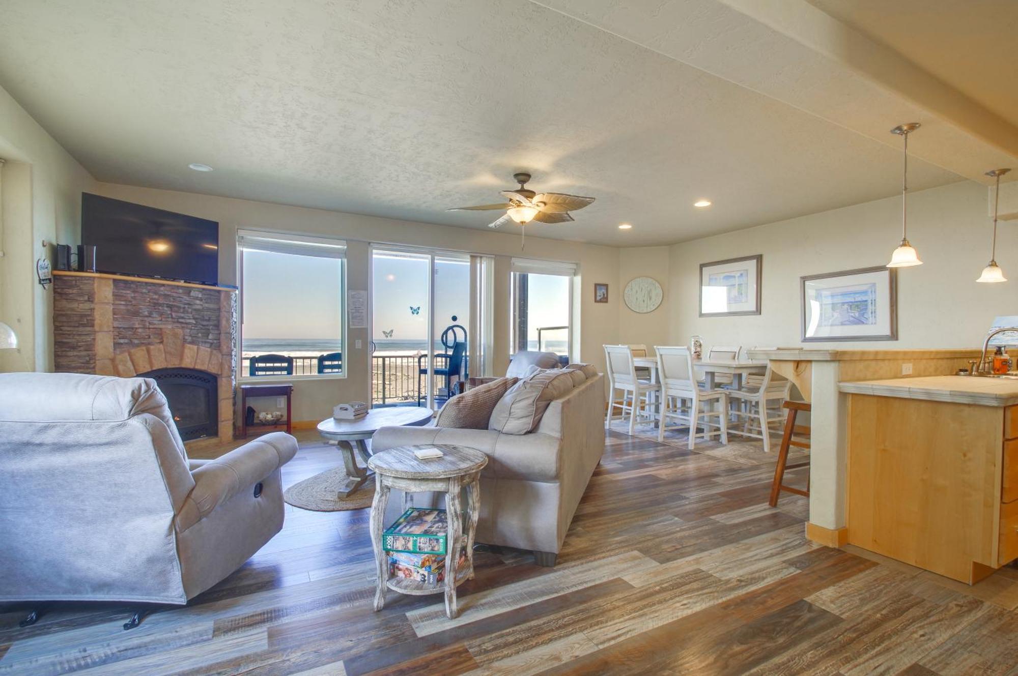 Quiet Waterfront Escape With Hot Tub And Beach Access! Gold Beach Εξωτερικό φωτογραφία